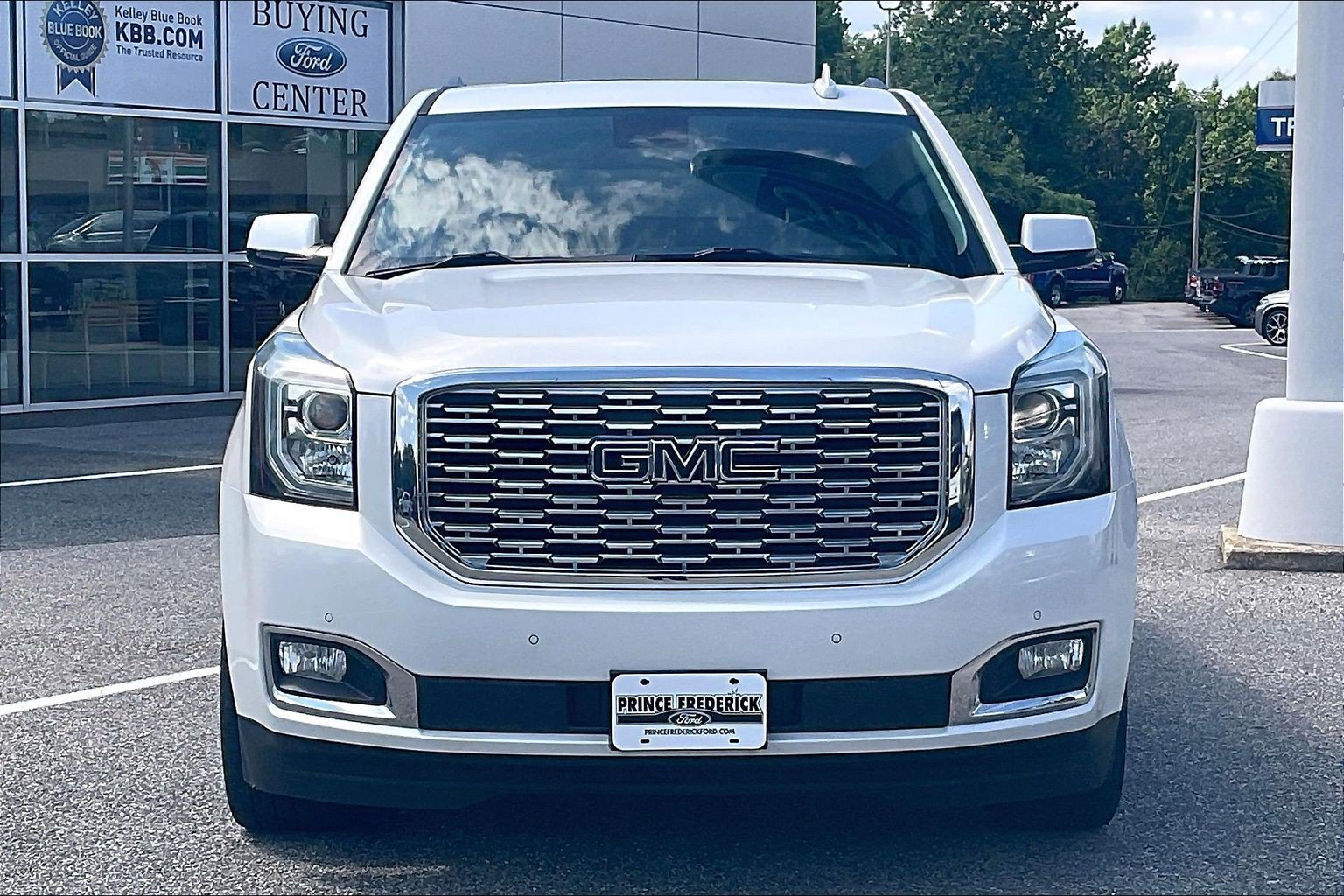 Used 2019 GMC Yukon Denali w/ Denali Ultimate Package AWD/4WD image 2