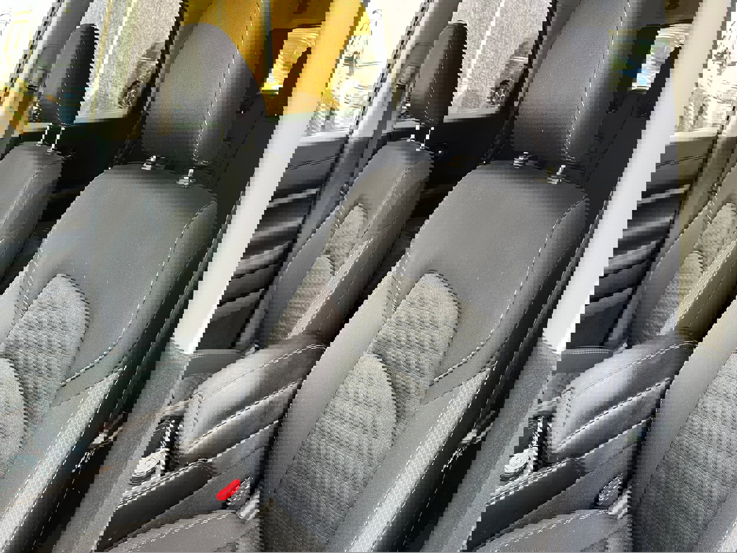 Used 2022 Nissan Pathfinder SV image 9