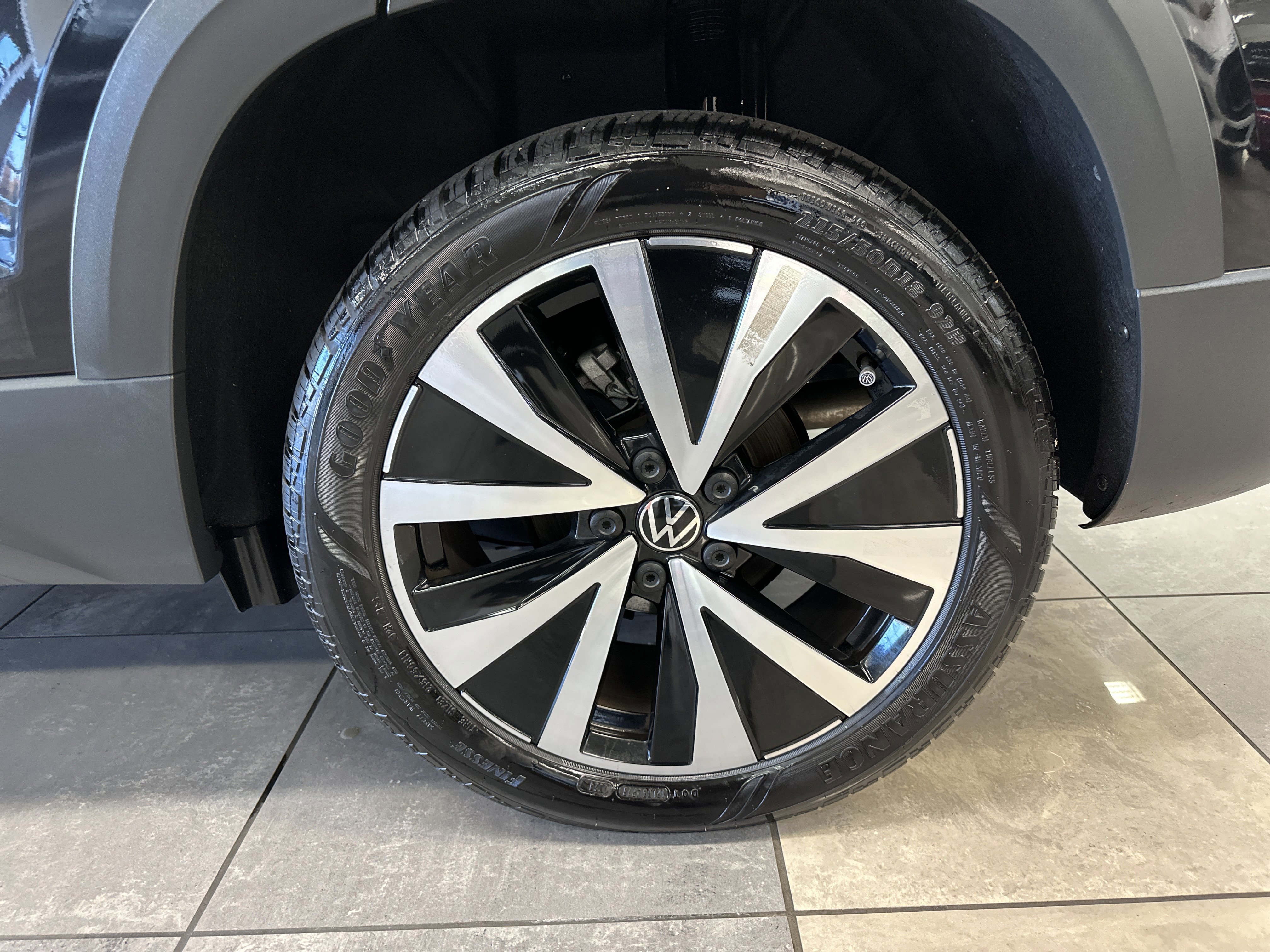 Used 2024 Volkswagen Taos SE image 17