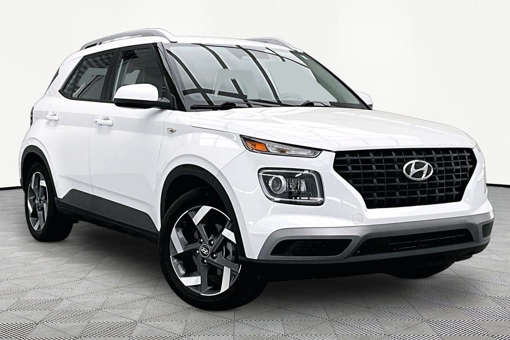 Used 2024 Hyundai Venue Limited FWD image 12