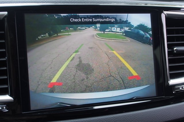 Used 2024 Chrysler Pacifica Touring-L FWD image 33