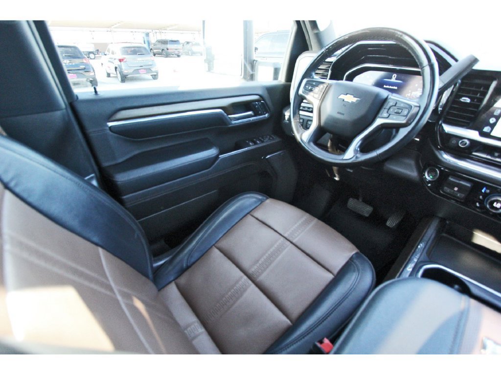 Used 2024 Chevrolet Silverado 3500 High Country w/ High Country Premium Package AWD/4WD image 10
