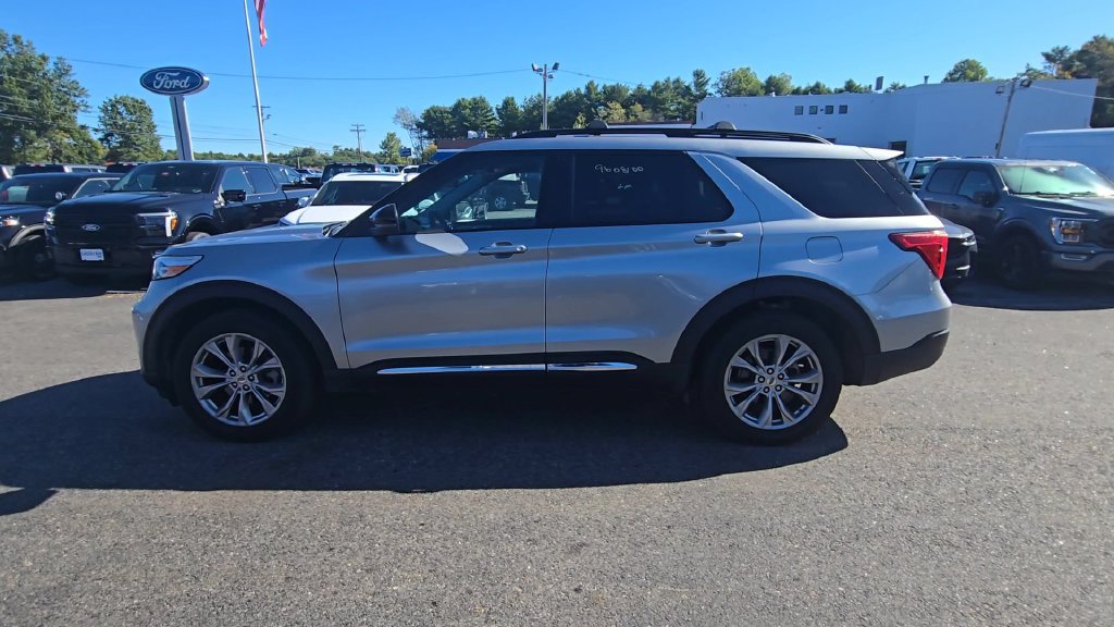 Certified 2024 Ford Explorer XLT w/ Equipment Group 202A AWD/4WD image 17