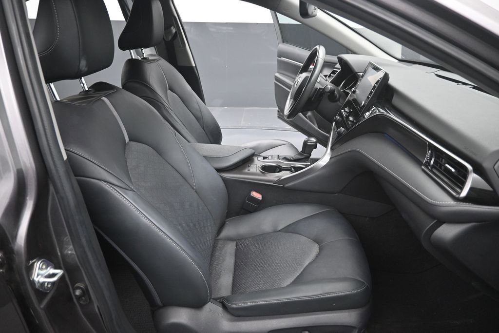 Used 2021 Toyota Camry XSE FWD image 14