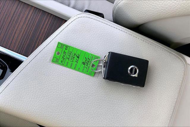 Used 2021 Volvo XC60 T5 Momentum w/ Premium Package image 14