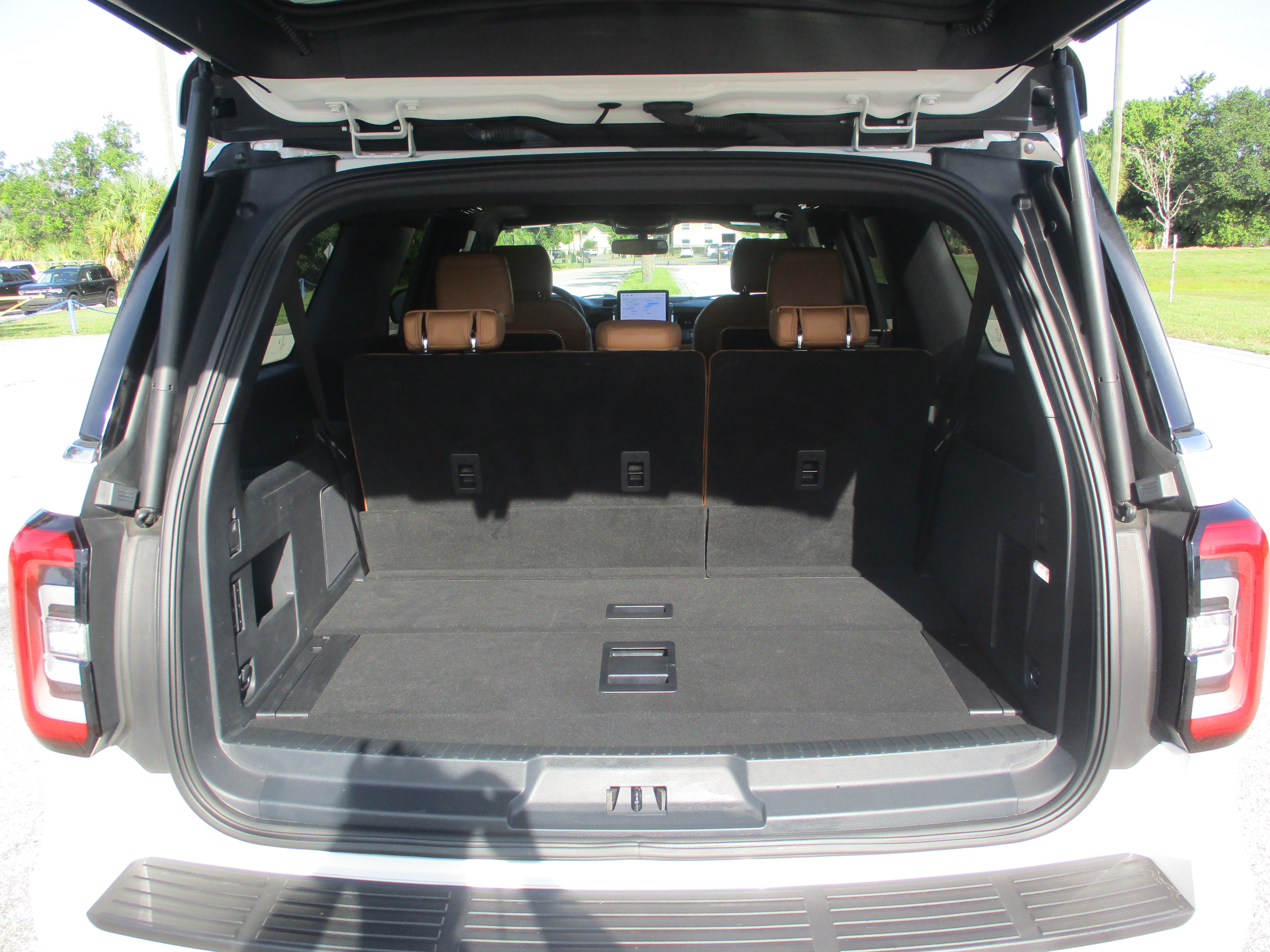 Certified 2024 Ford Expedition Max Platinum RWD image 12