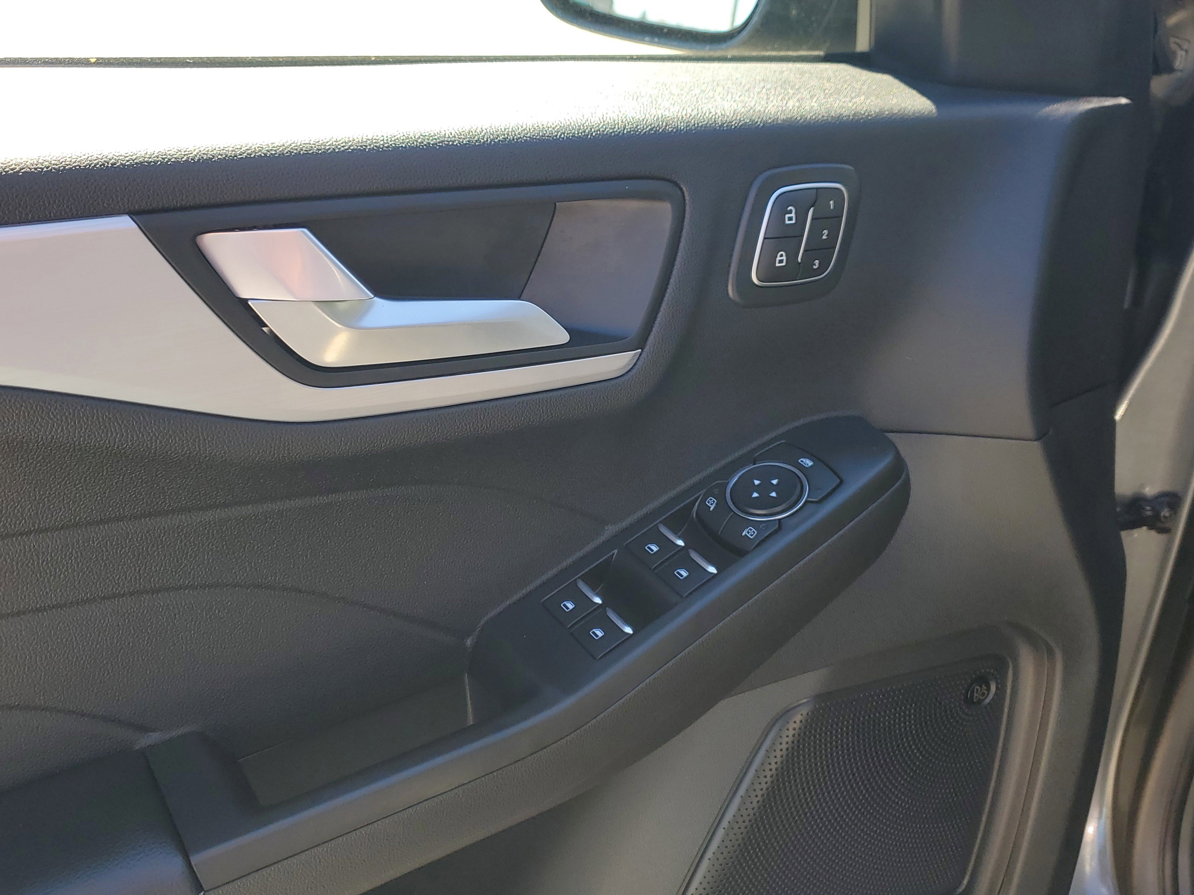 Certified 2025 Ford Escape Platinum w/ Premium Technology Package image 20