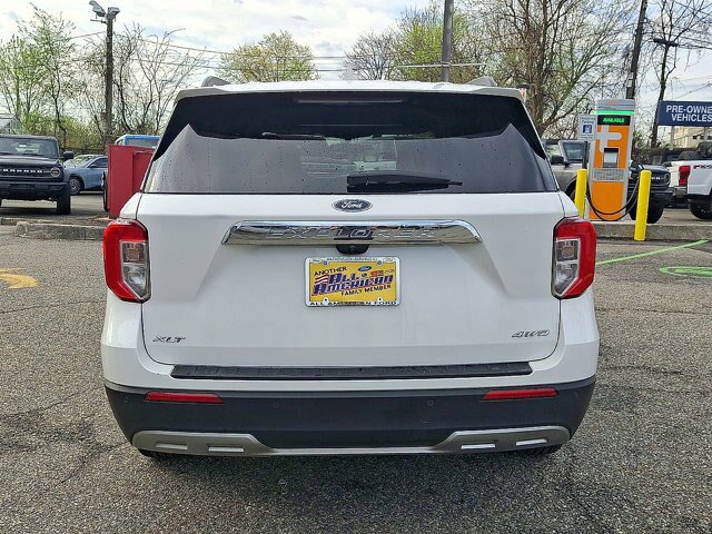 Certified 2023 Ford Explorer XLT w/ Equipment Group 202A AWD/4WD image 4