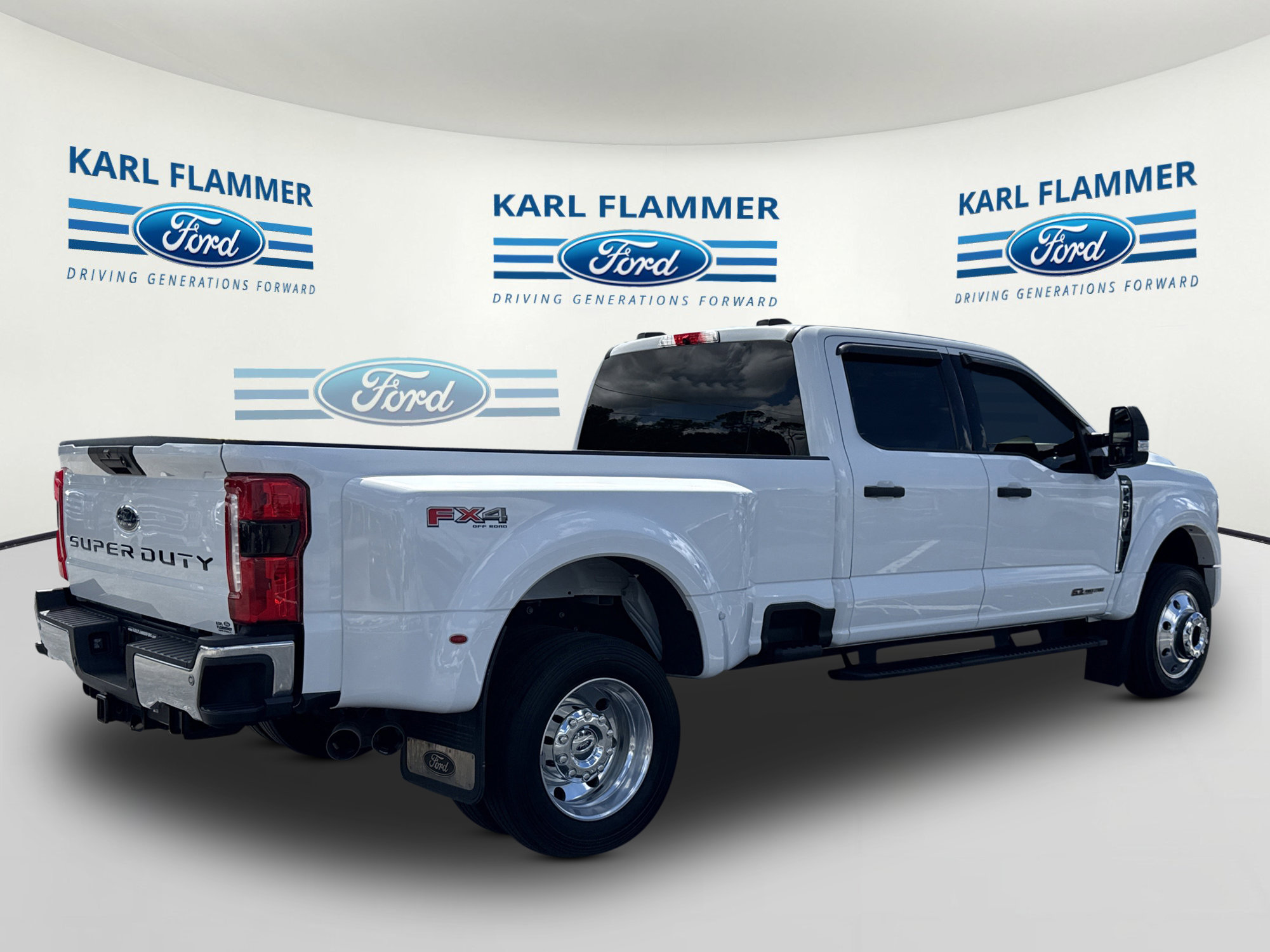 Certified 2023 Ford F450 XLT w/ 360-Degree Camera Package AWD/4WD image 3