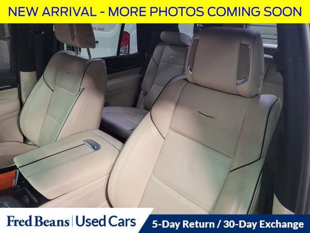 Used 2023 Cadillac Escalade Premium Luxury image 9