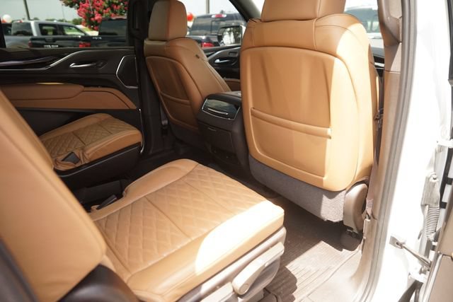 Used 2024 Cadillac Escalade ESV Premium Luxury w/ Performance Package AWD/4WD image 17
