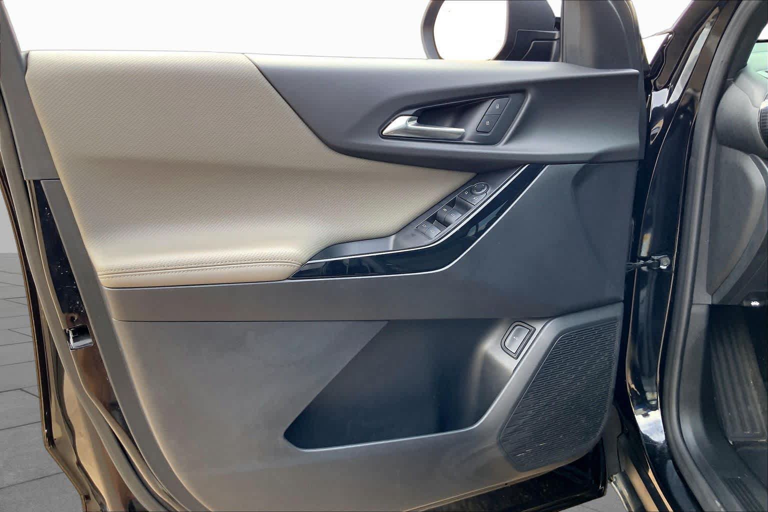 Used 2025 Chevrolet Equinox LT w/ Convenience Package II FWD image 22