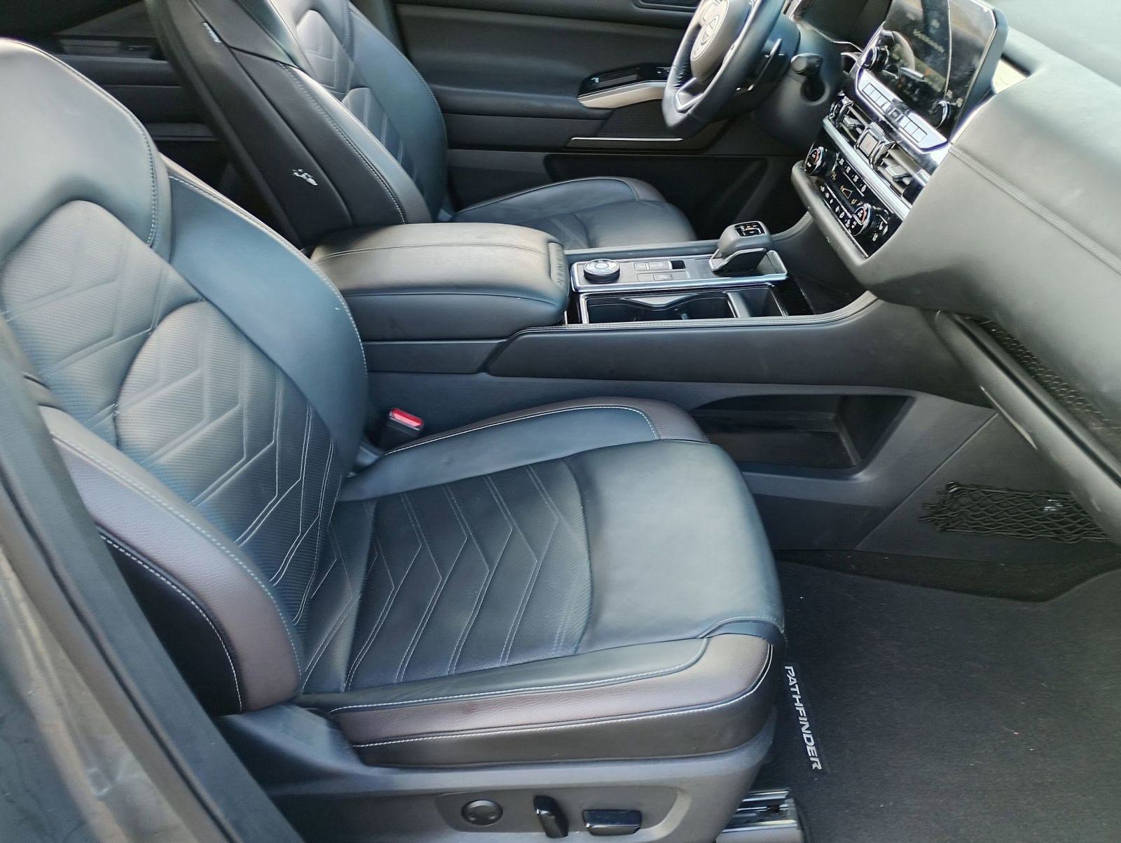 Used 2024 Nissan Pathfinder Platinum image 32