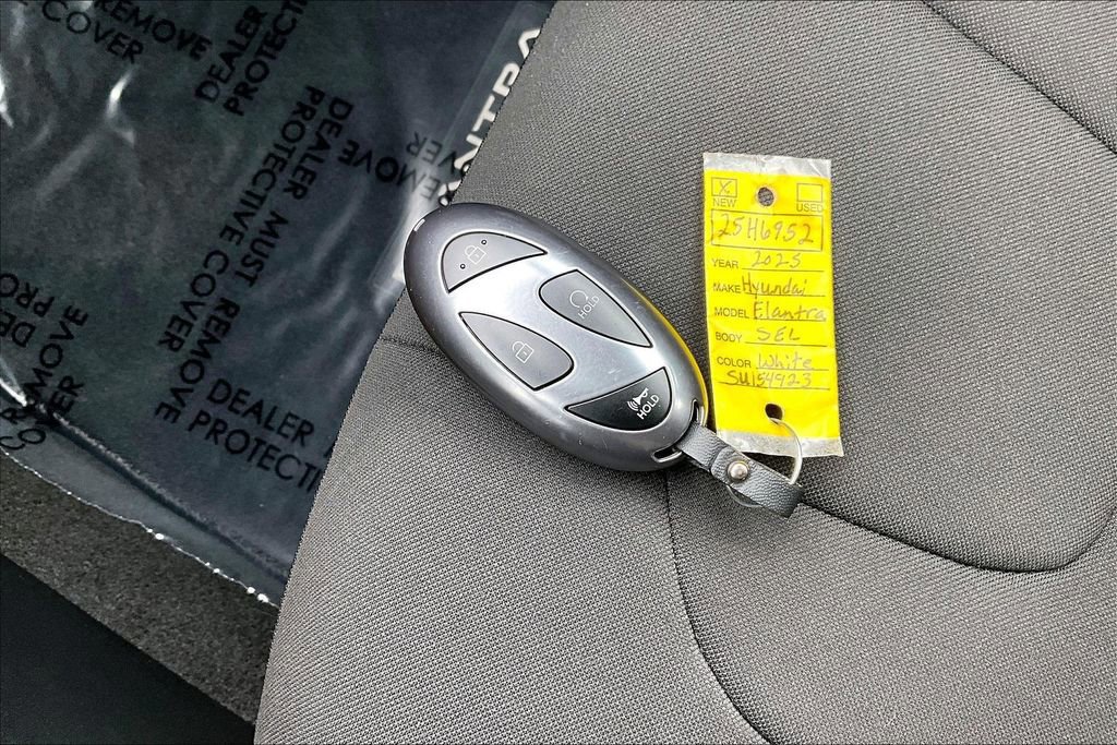 Used 2025 Hyundai Elantra SEL FWD image 12