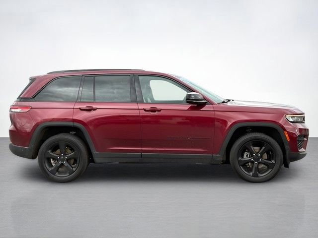Used 2023 Jeep Grand Cherokee Altitude image 6