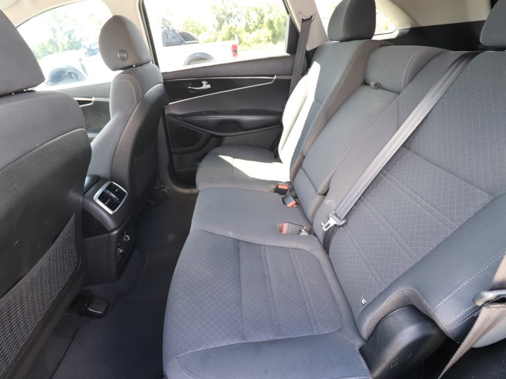Used 2018 Kia Sorento FWD image 9