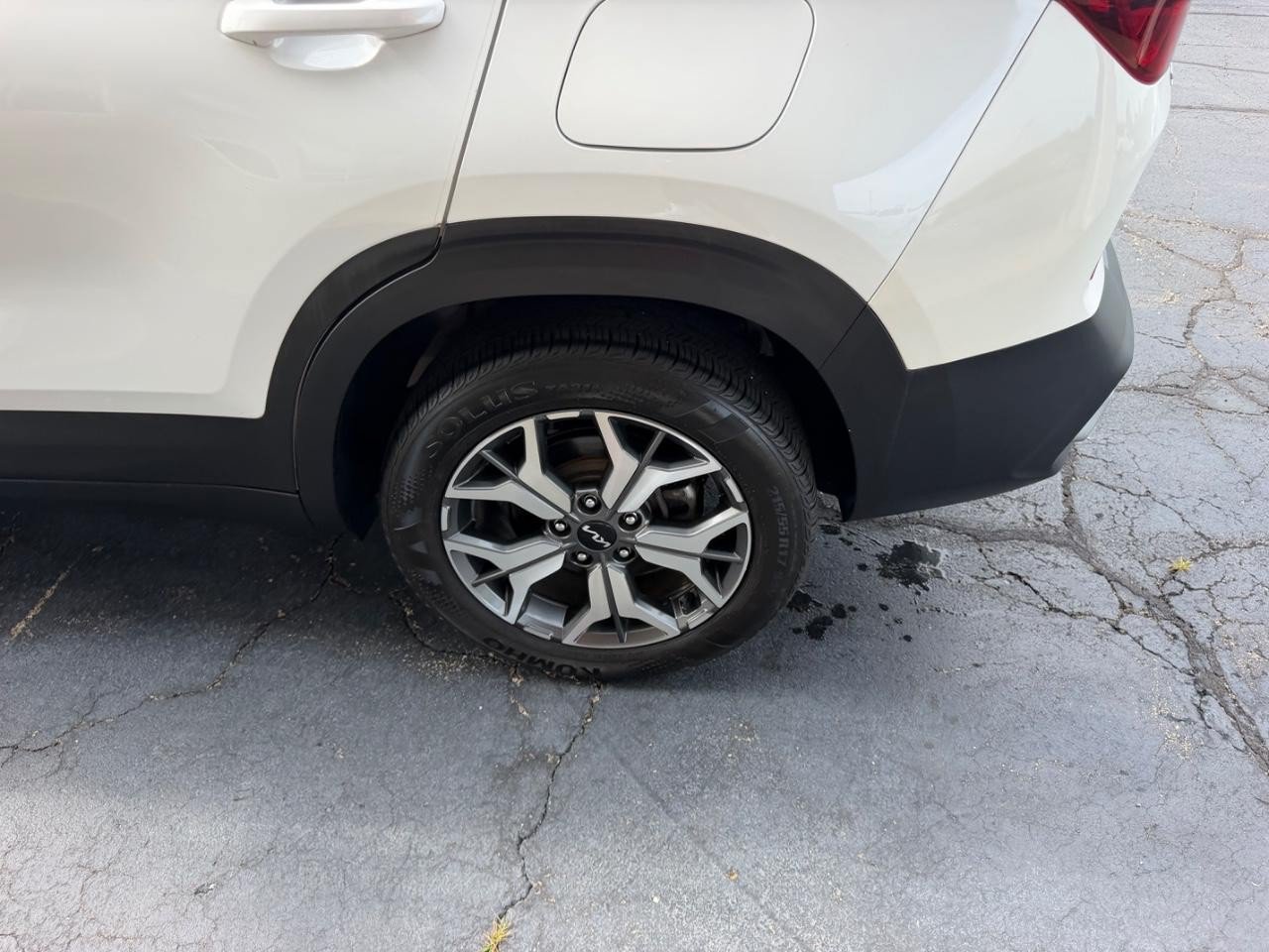 Used 2023 Kia Seltos EX AWD/4WD image 6