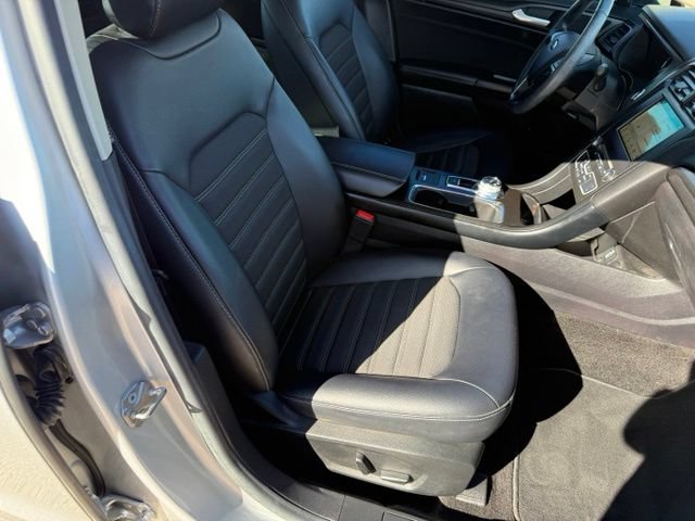 Certified 2018 Ford Fusion SE w/ Equipment Group 201A FWD image 31
