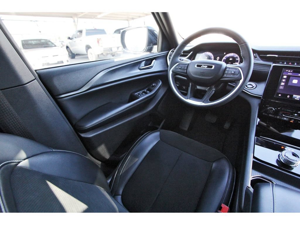 Used 2024 Jeep Grand Cherokee Altitude RWD image 11
