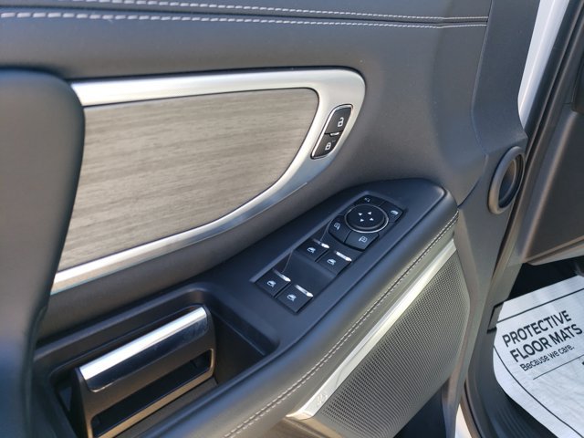 Certified 2025 Ford Expedition Platinum AWD/4WD image 12