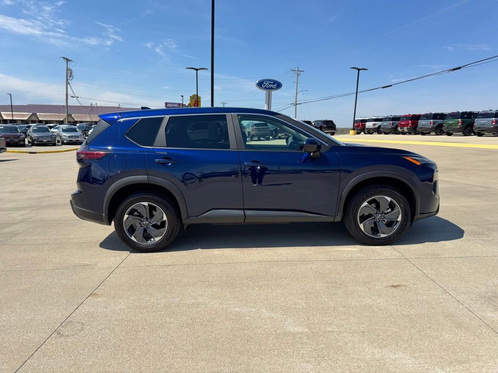 Used 2025 Nissan Rogue SV AWD/4WD image 4
