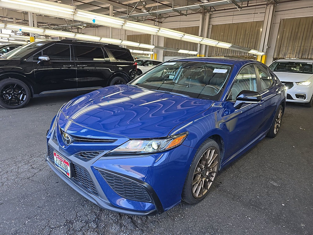 Used 2024 Toyota Camry SE FWD image 1