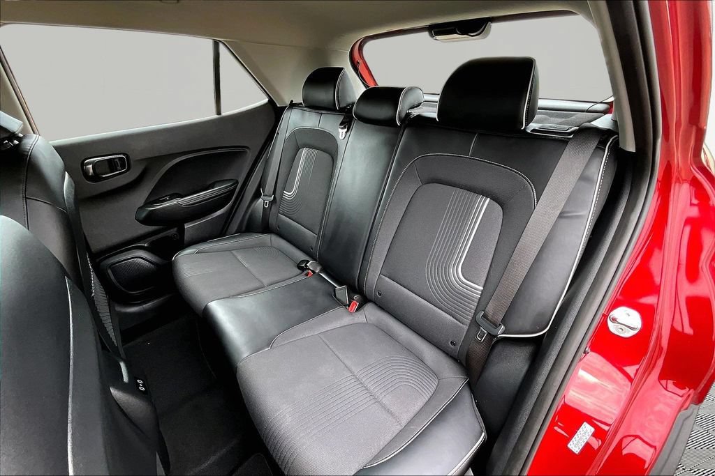 Used 2024 Hyundai Venue Limited FWD image 26