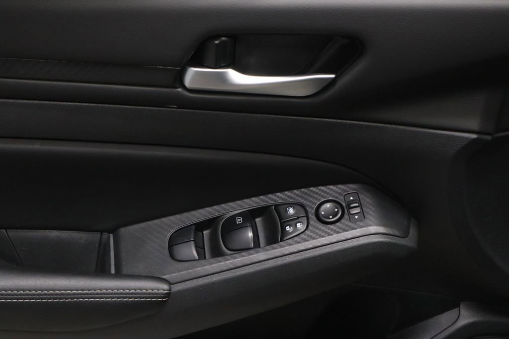 Used 2025 Nissan Altima 2.5 SV image 22