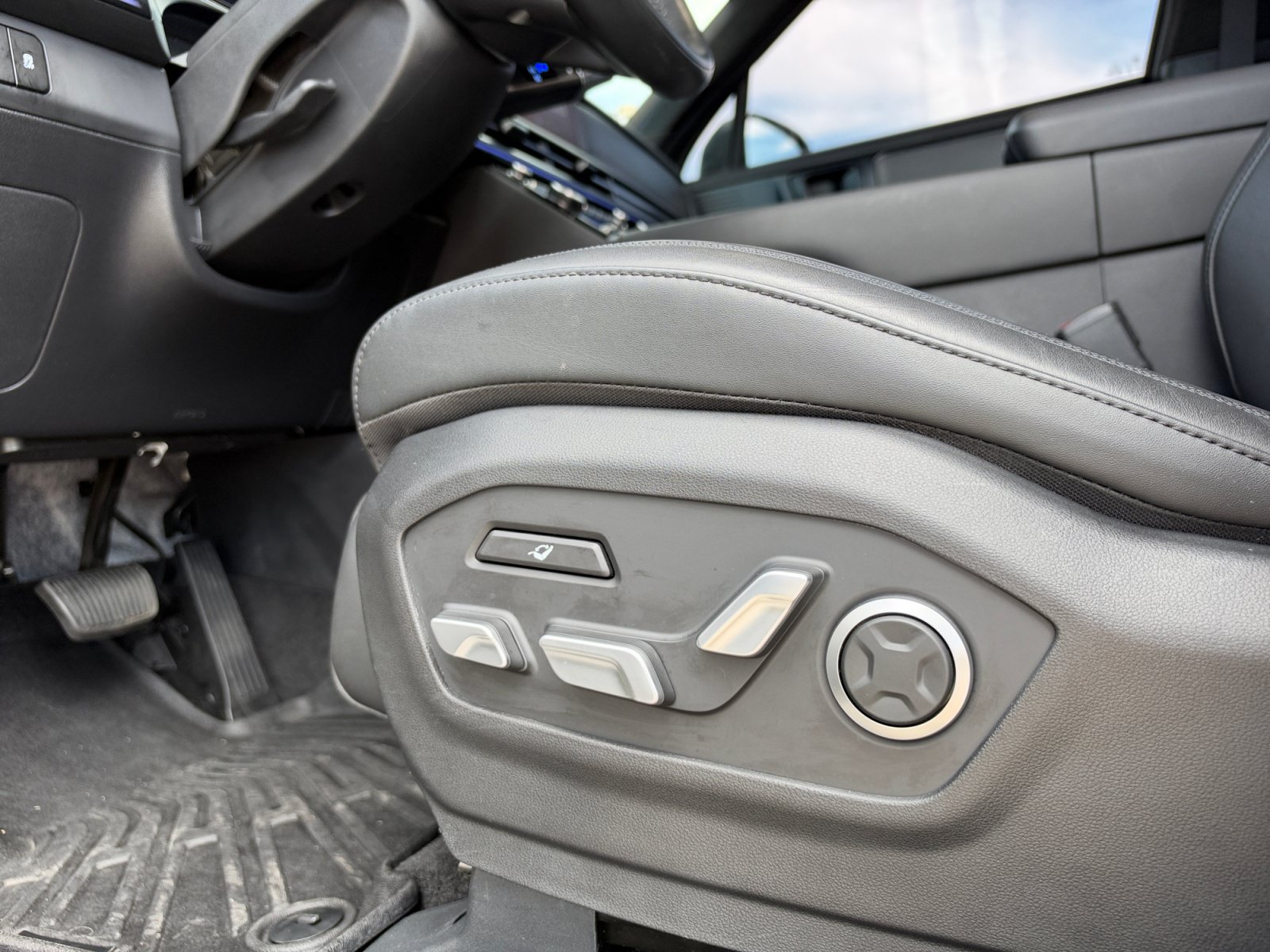 Used 2024 Hyundai Santa Fe Calligraphy FWD image 21