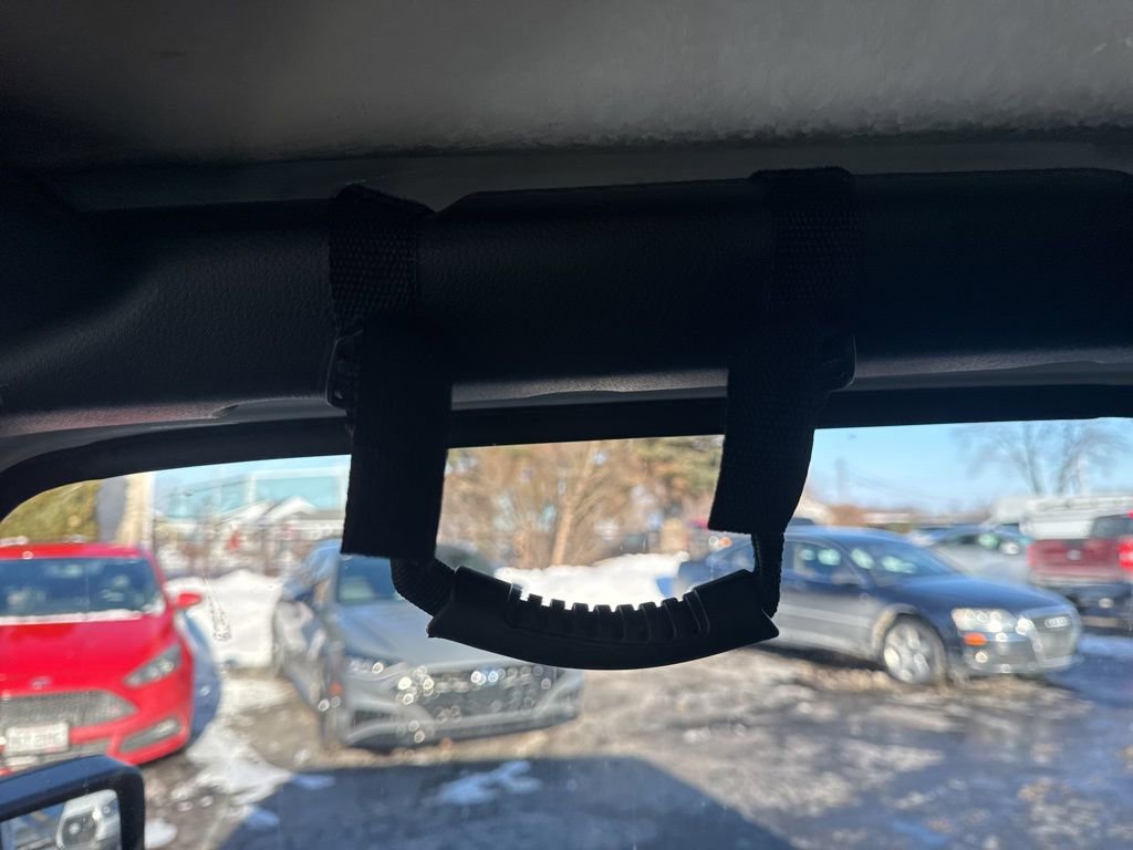 Used 2020 Jeep Wrangler Unlimited Sahara image 28