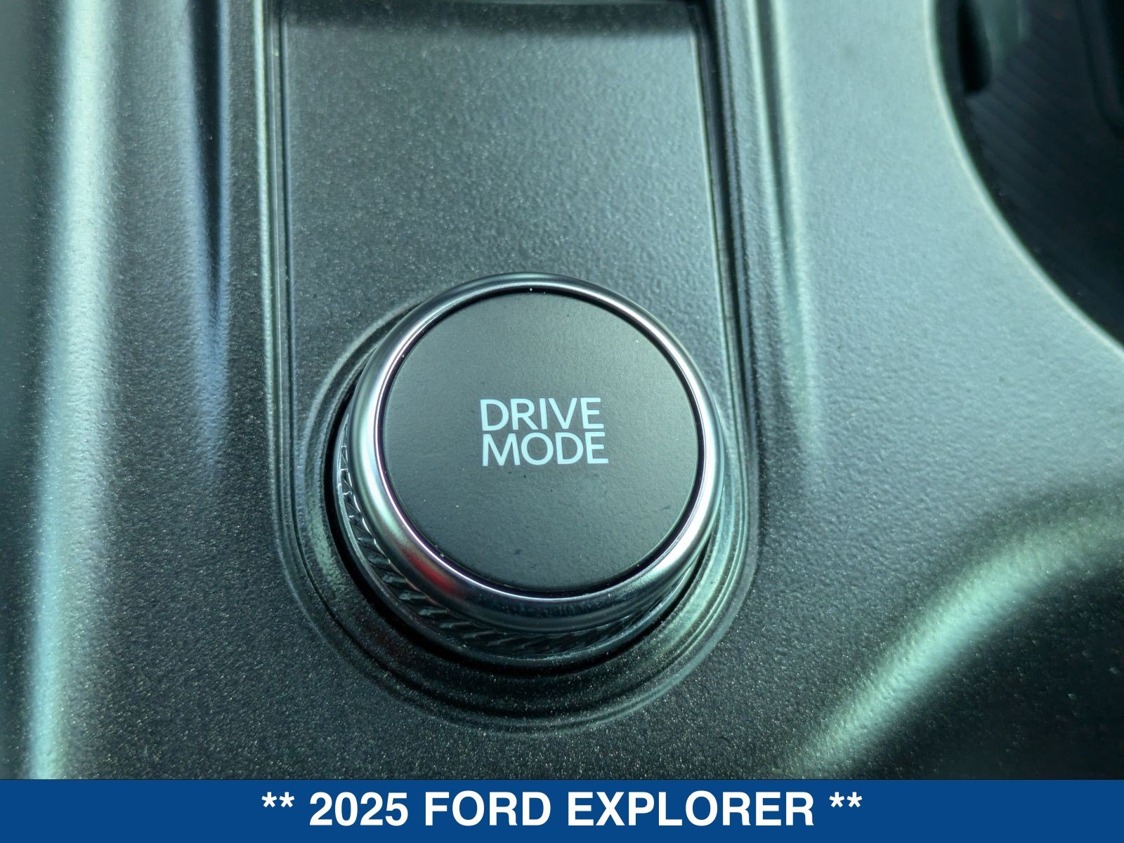 Certified 2025 Ford Explorer Active RWD image 33