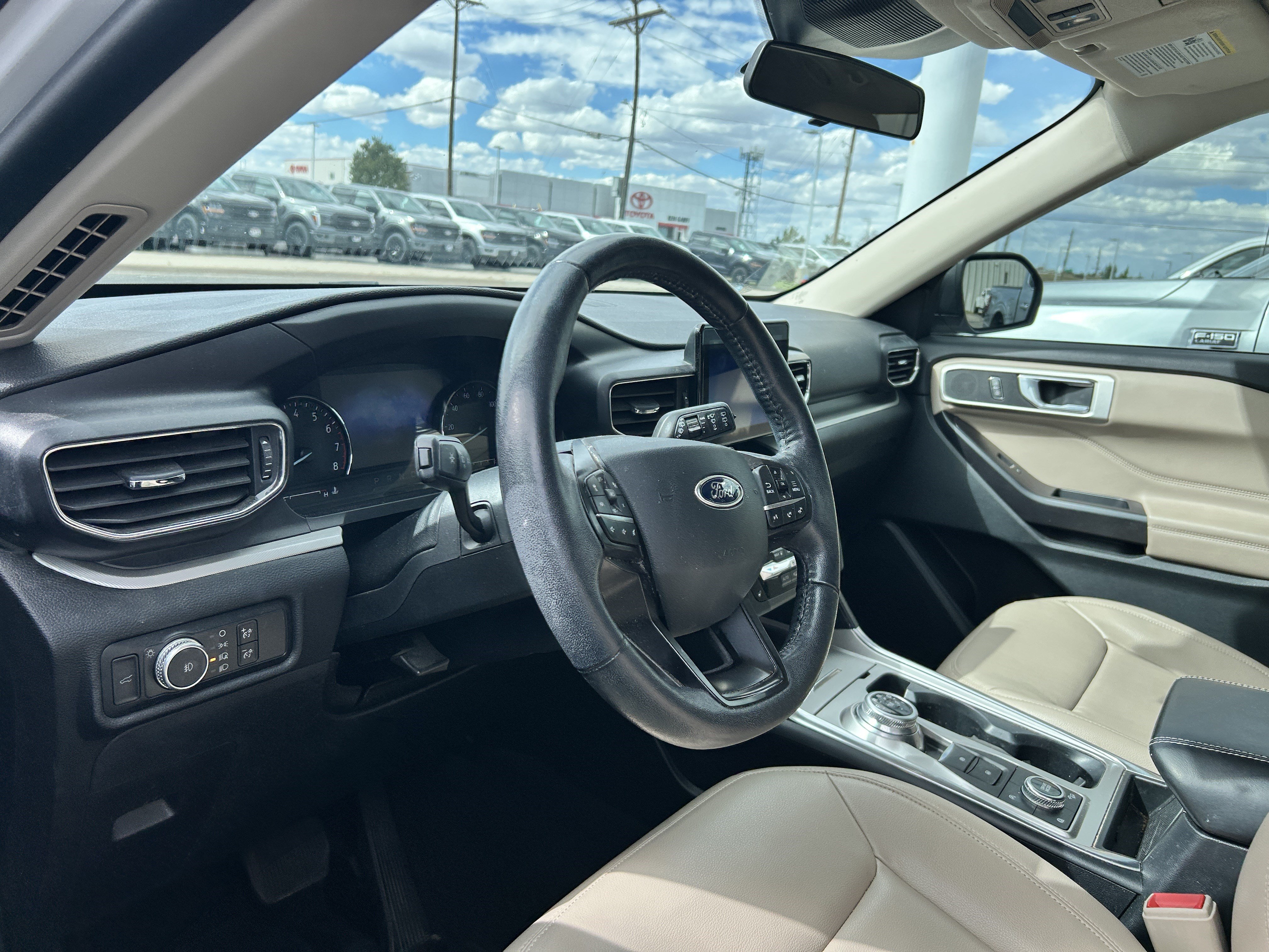 Certified 2020 Ford Explorer XLT w/ Equipment Group 202A AWD/4WD image 9