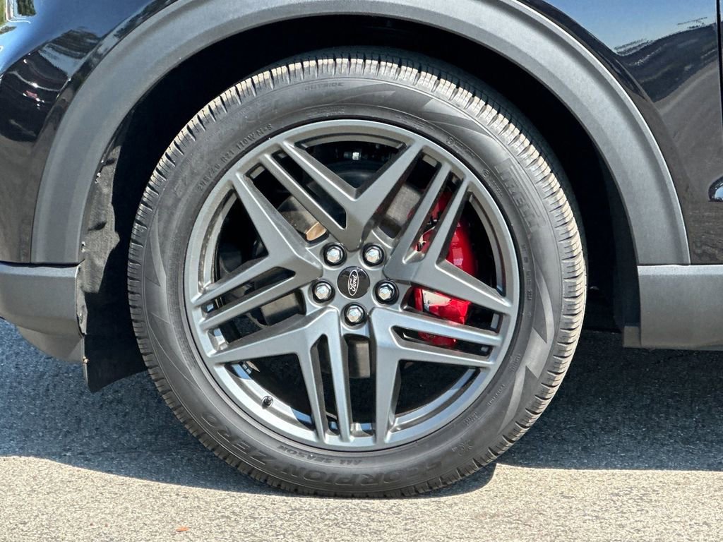 Certified 2025 Ford Explorer ST image 5