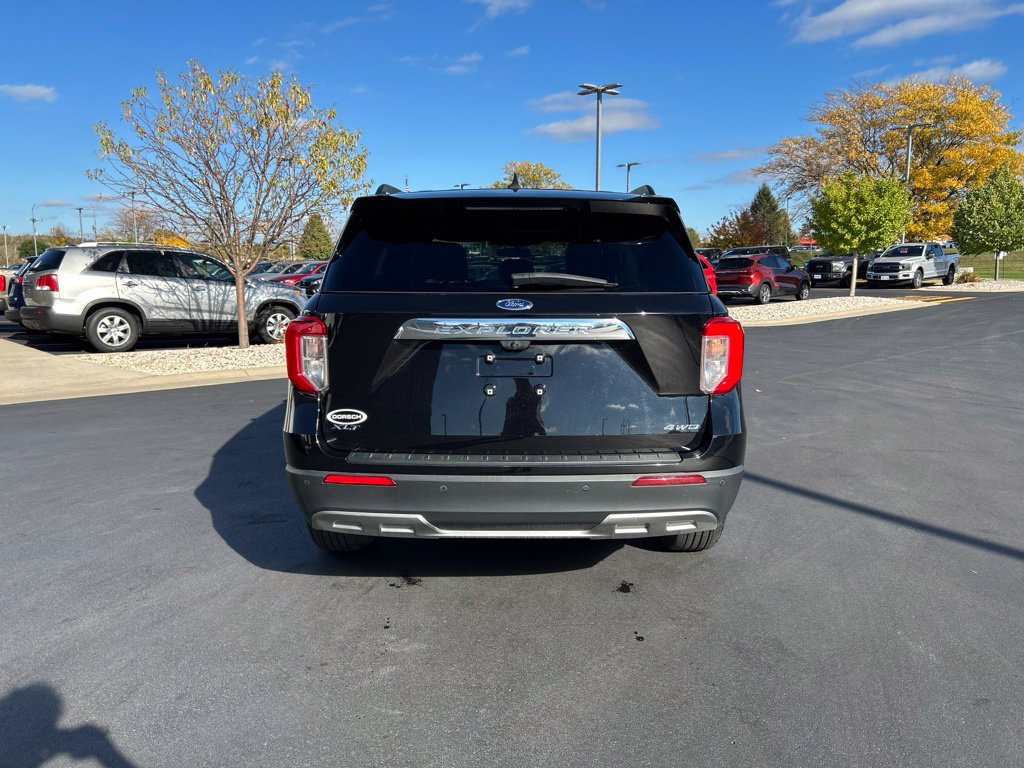 Certified 2022 Ford Explorer XLT w/ Equipment Group 202A AWD/4WD image 7