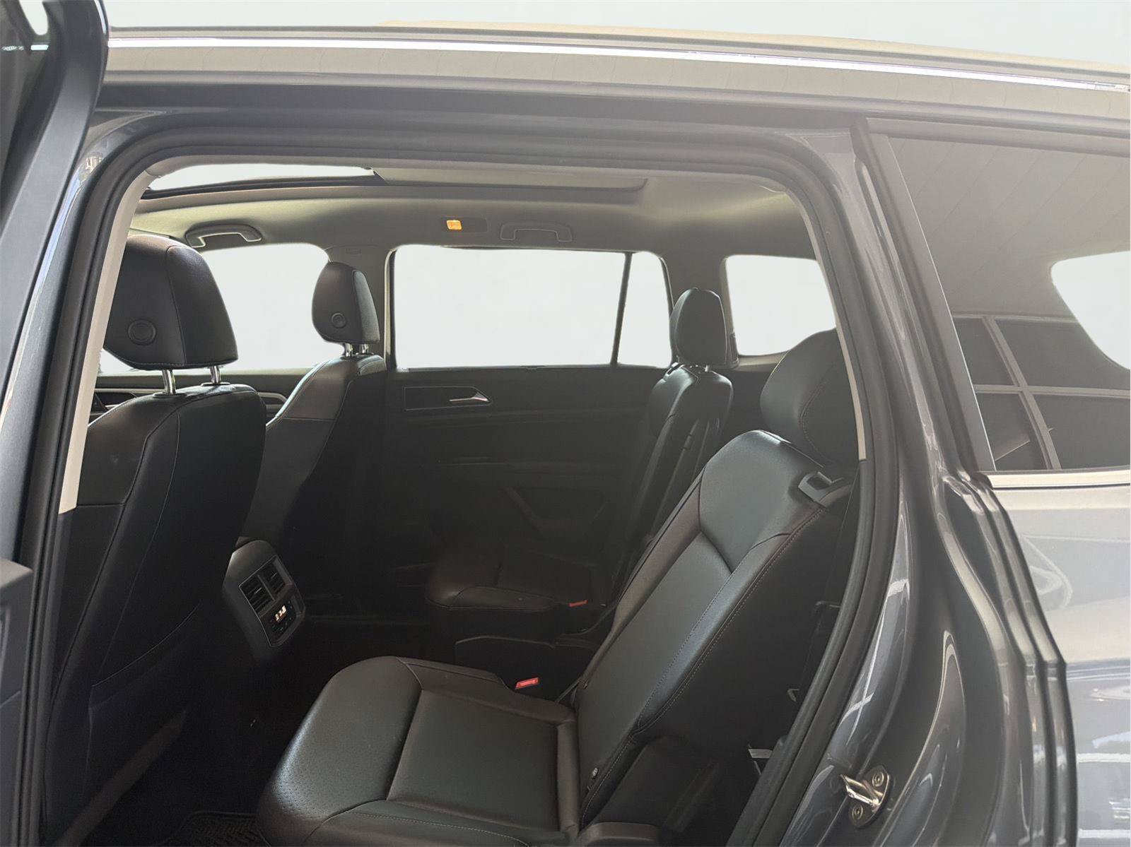 Used 2019 Volkswagen Atlas SEL R-Line FWD image 17