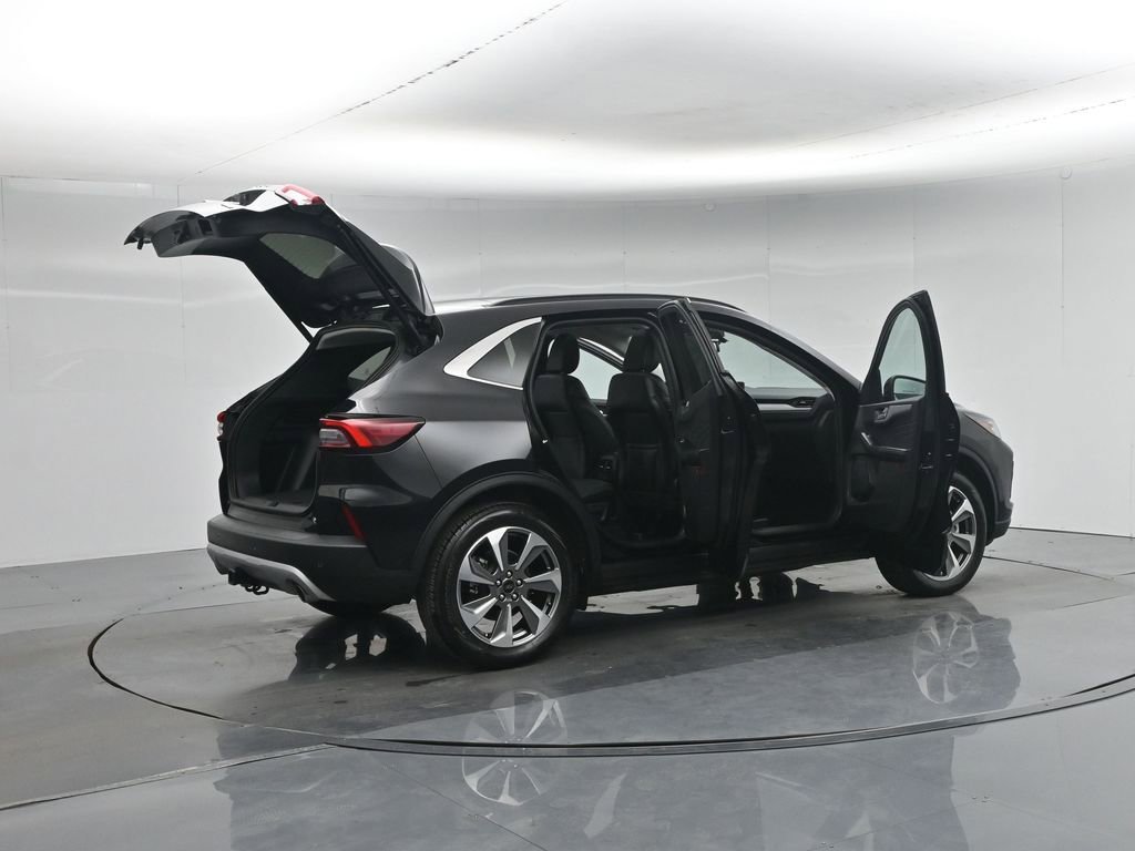 Certified 2025 Ford Escape Platinum w/ Premium Technology Package image 6