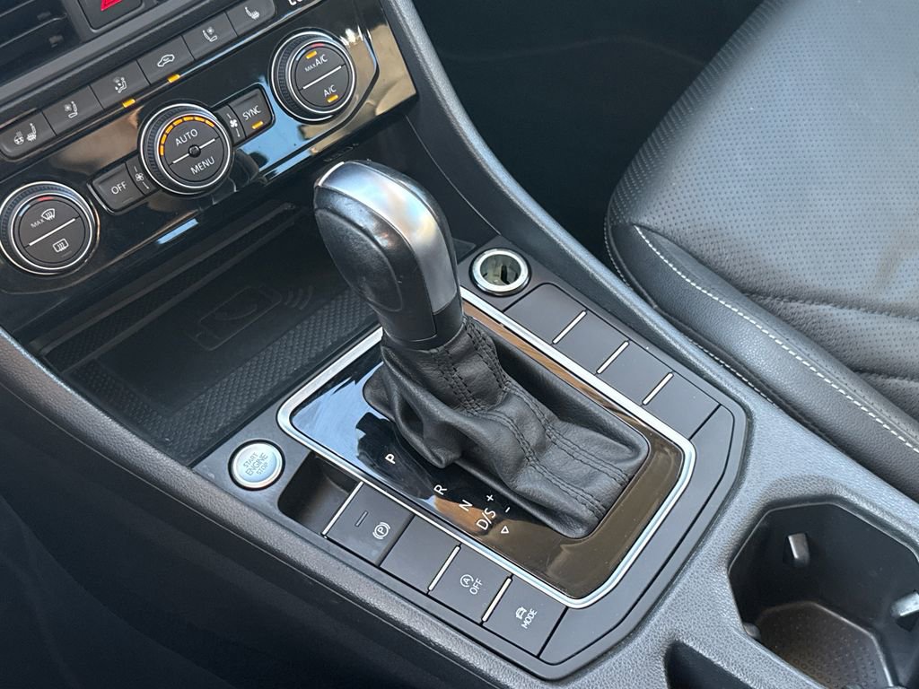 Used 2020 Volkswagen Jetta SEL Premium image 23