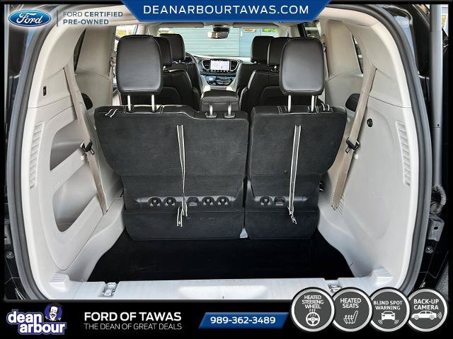 Used 2024 Chrysler Pacifica Touring-L FWD image 4