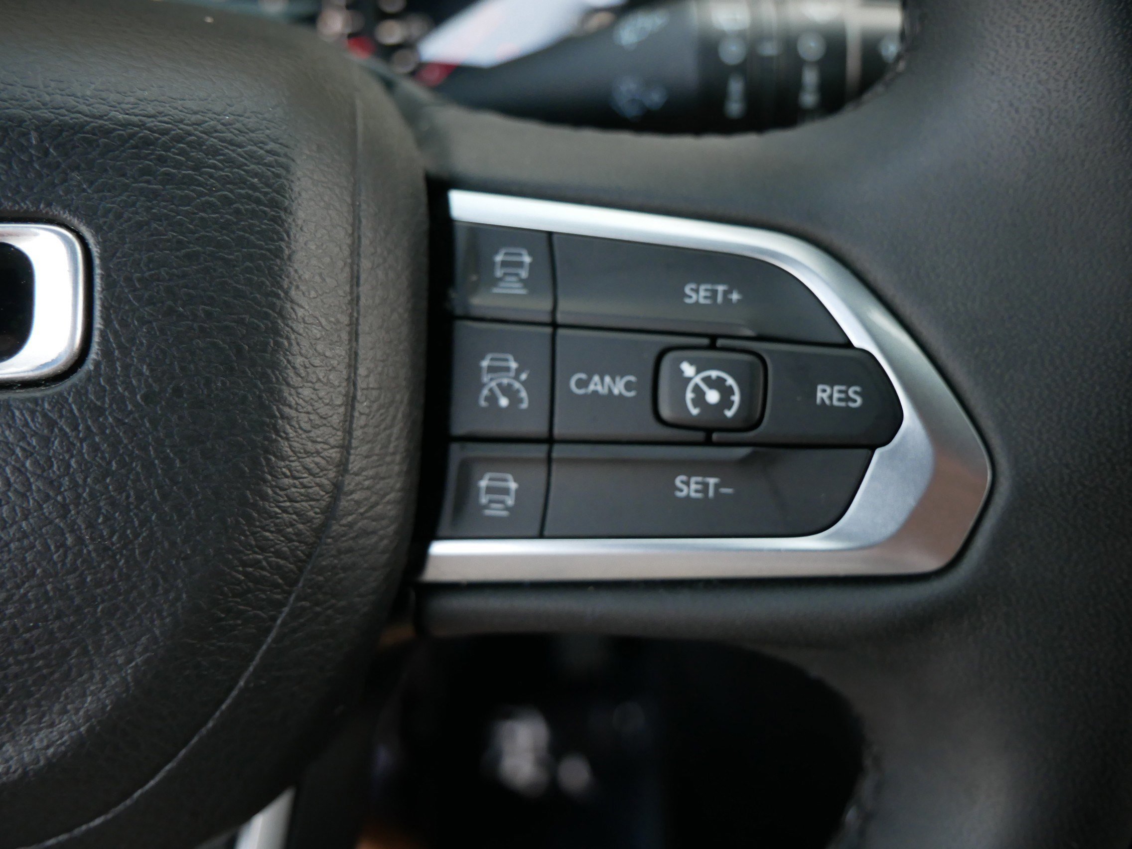 Used 2023 Jeep Compass Limited image 28