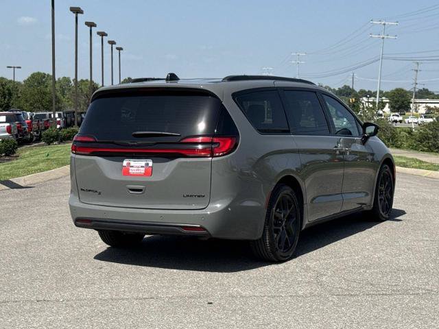 Used 2025 Chrysler Pacifica Limited FWD image 5