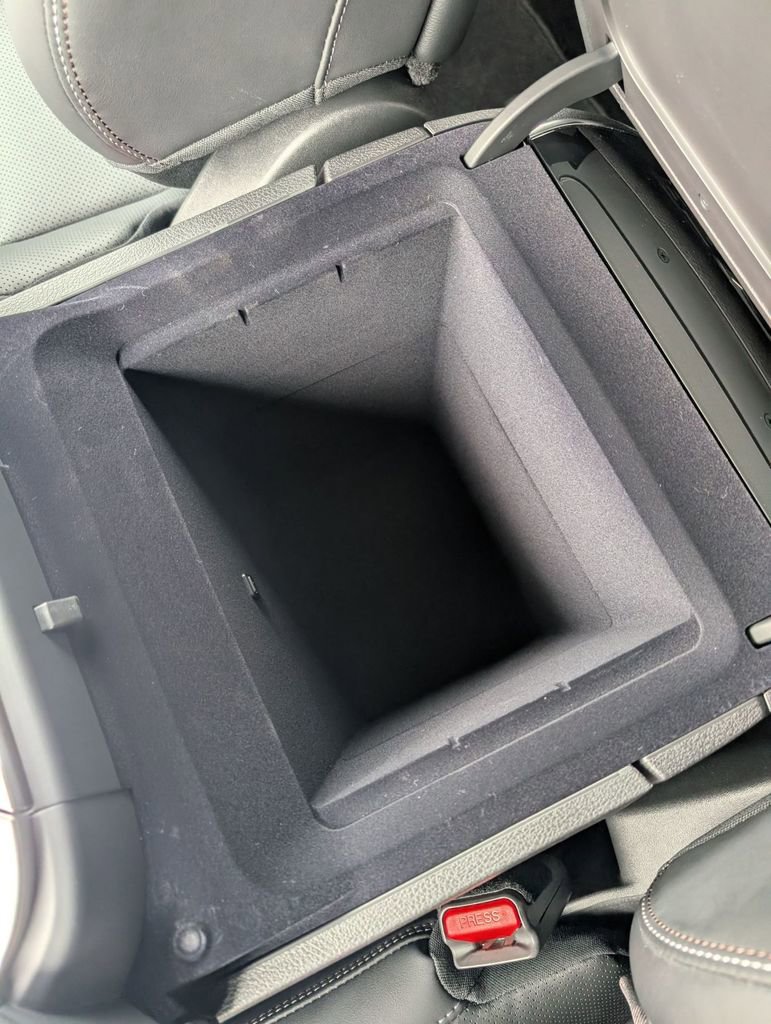 Used 2025 Nissan Armada Platinum image 38