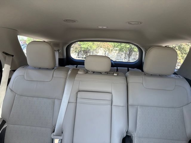 Certified 2023 Ford Explorer Platinum w/ Technology Package AWD/4WD image 34