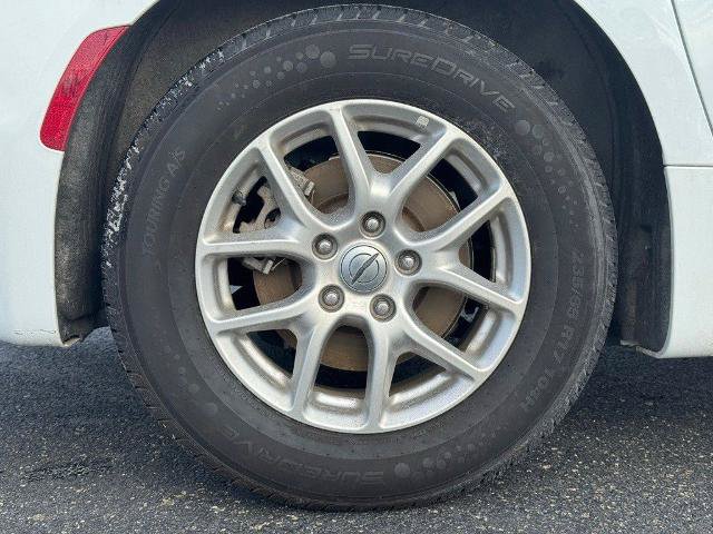 Used 2024 Chrysler Pacifica Touring-L FWD image 7