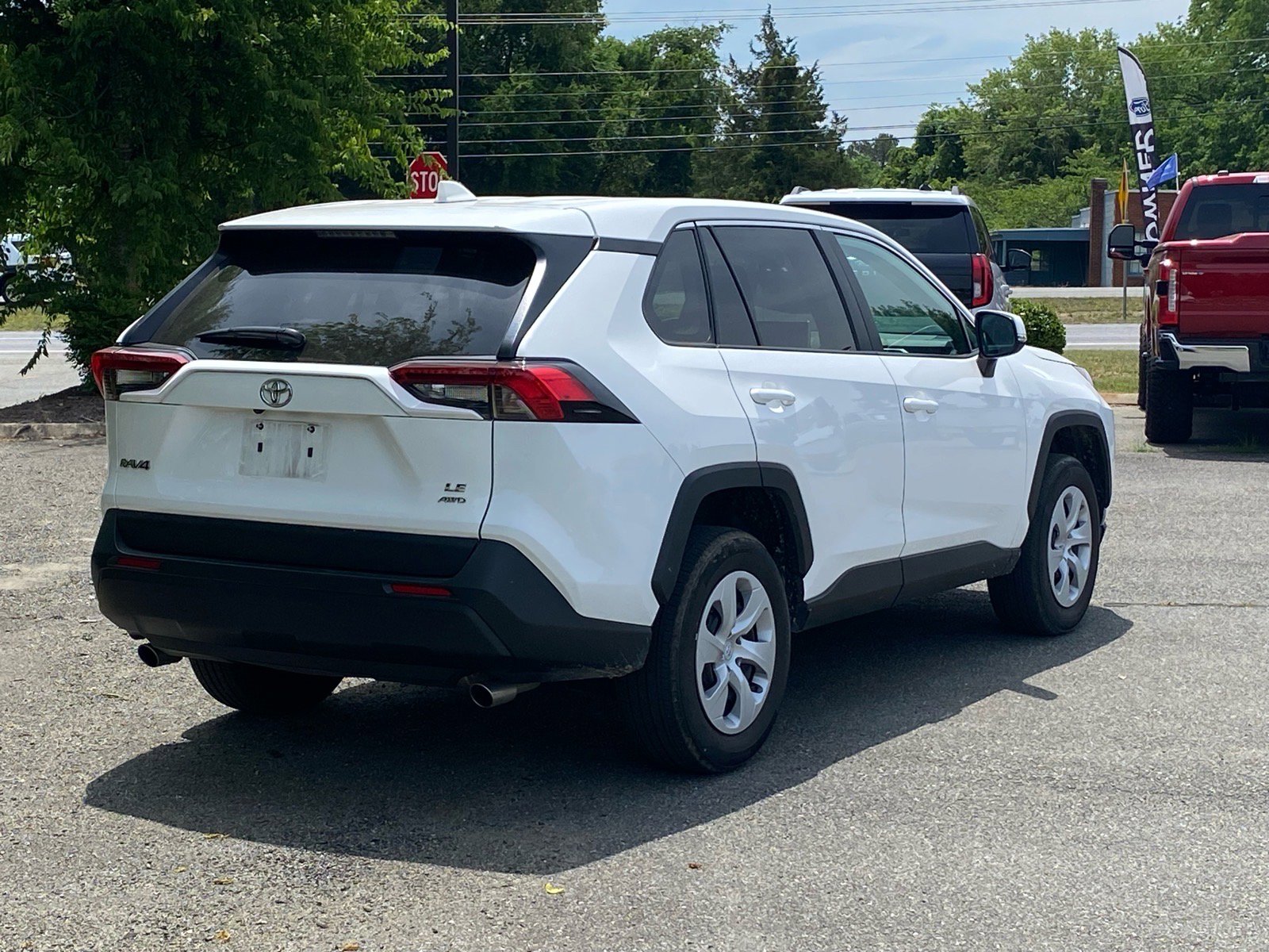 Used 2025 Toyota RAV4 LE AWD/4WD image 3