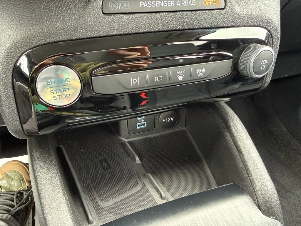 Certified 2023 Ford Escape Platinum w/ Premium Technology Package image 24