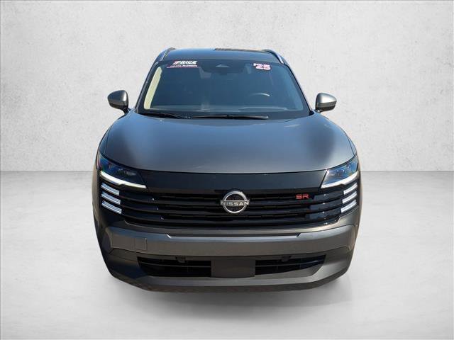 Used 2025 Nissan Kicks SR image 2