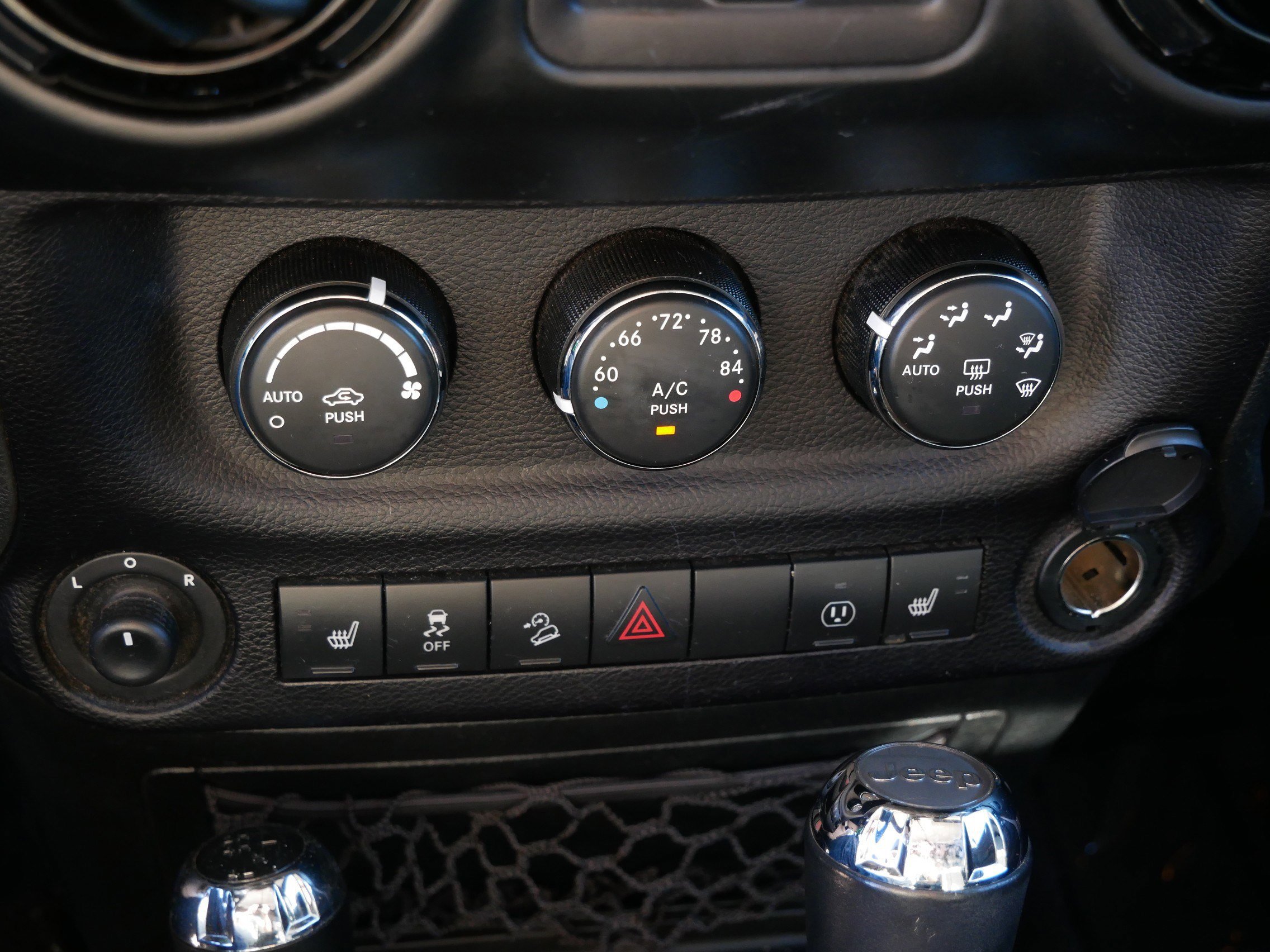 Used 2017 Jeep Wrangler Unlimited Sahara AWD/4WD image 23