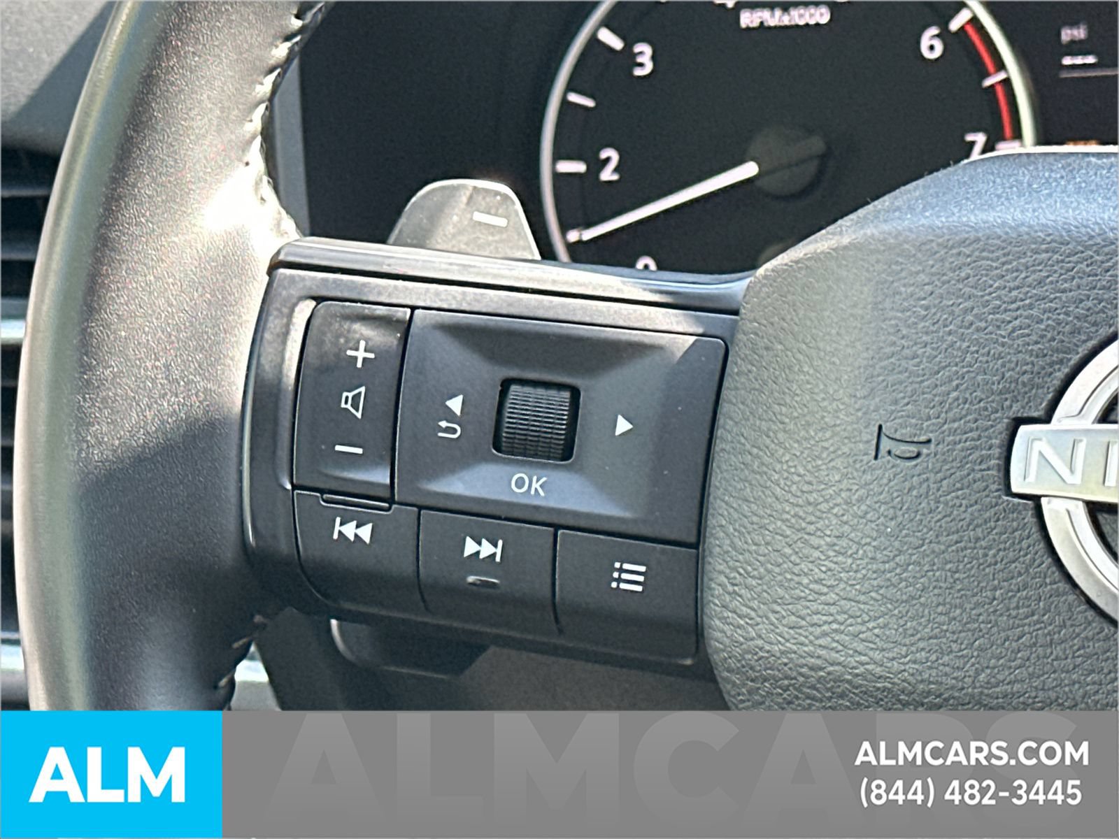 Used 2025 Nissan Rogue SV FWD image 17