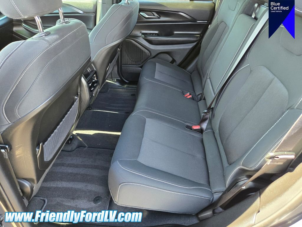 Used 2025 Jeep Grand Cherokee Laredo X AWD/4WD image 10
