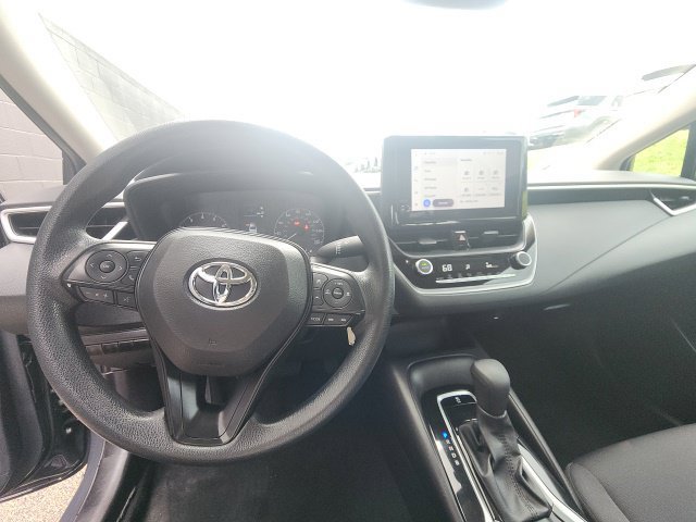 Used 2025 Toyota Corolla LE FWD image 21